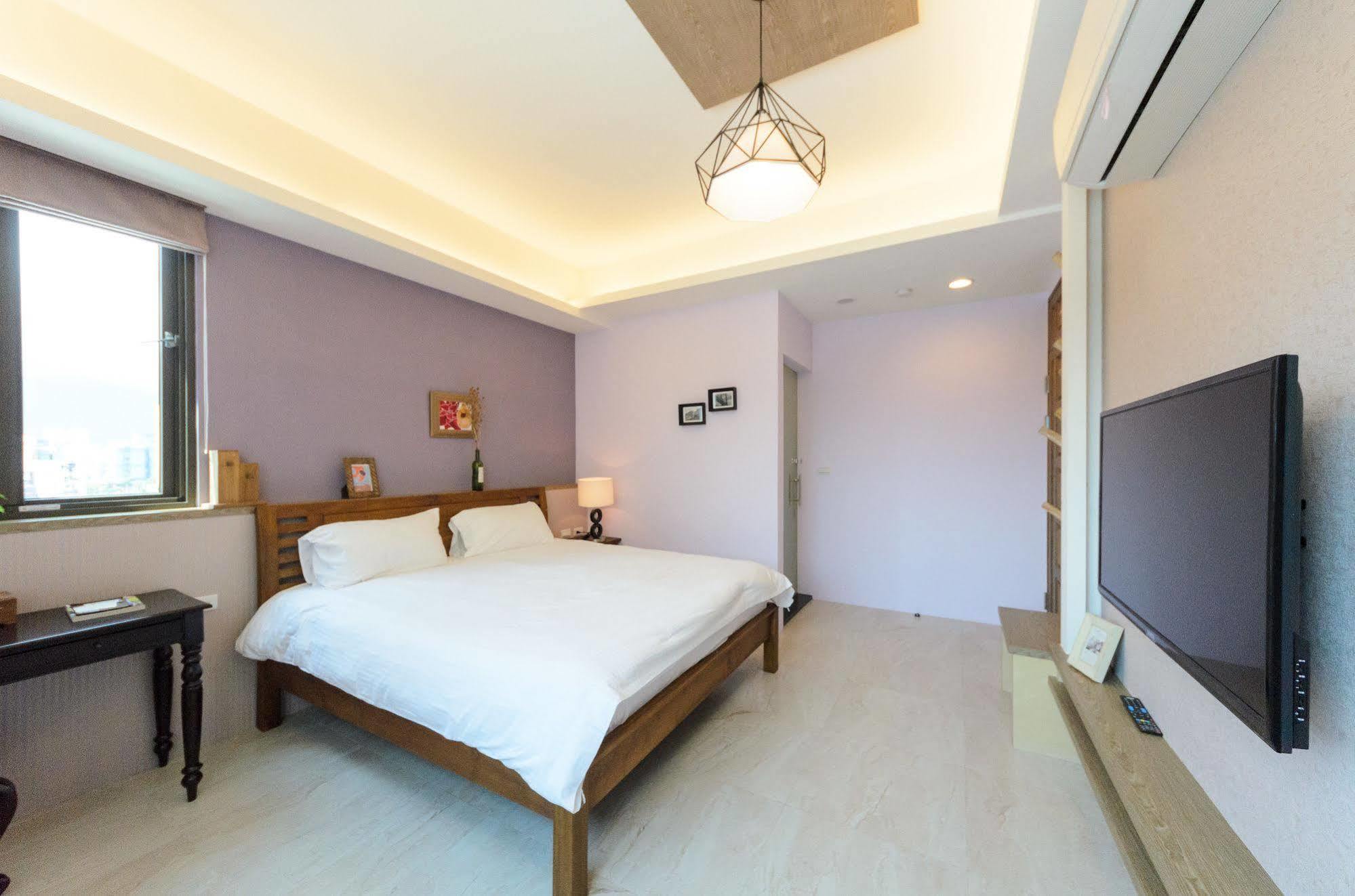 Jhongshan Building Bed And Breakfast Хуалиен Сити Екстериор снимка