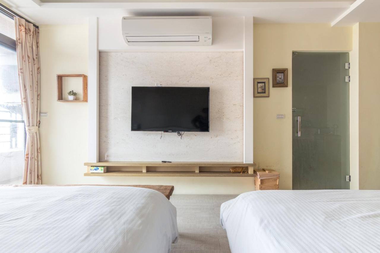 Jhongshan Building Bed And Breakfast Хуалиен Сити Екстериор снимка
